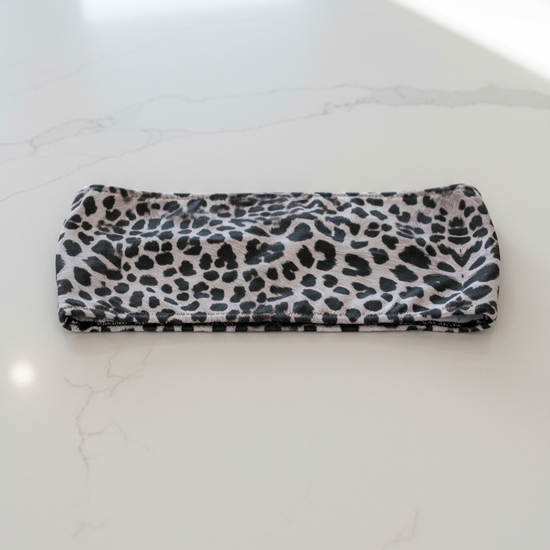Savannah Charge Bandeau Flat Lay - Black and White Leopard Print Detail